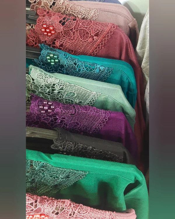 تیشرت زنانه یقه دانتل دار و مروارید ۹ رنک سایز ۴ایکس بهساجامه