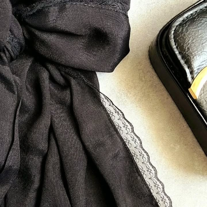 شال دخترانه مدل نخ اسلپ مرواریدی فقط مشکی عرض ۷۵ طول ۲متر