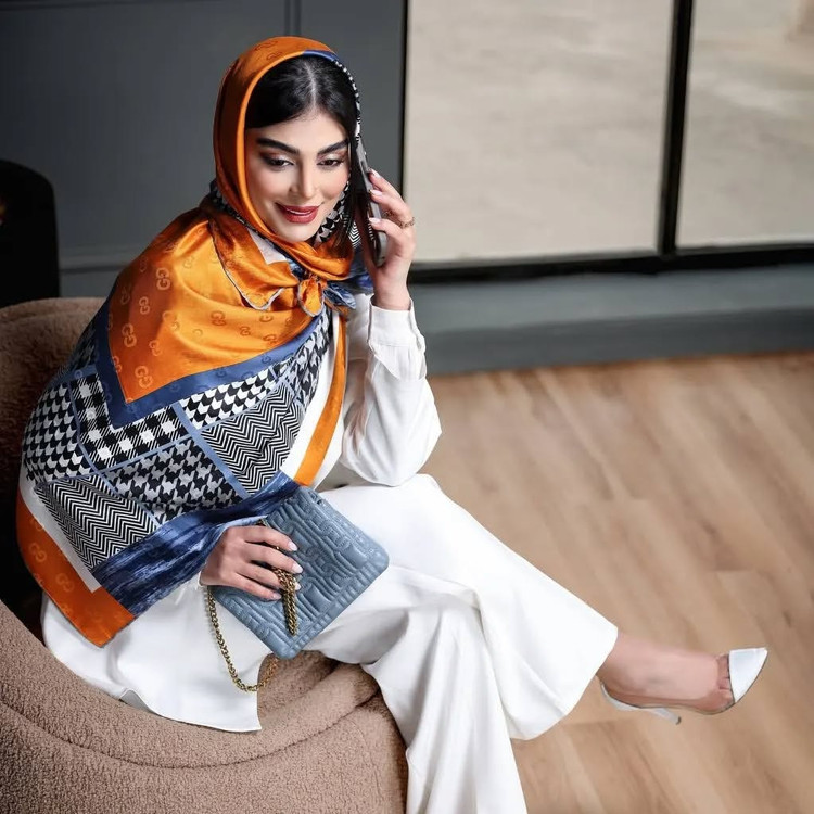 روسری دخترانه نخ ابریشم یونیک دور دست دوز عرض ۱۴۰