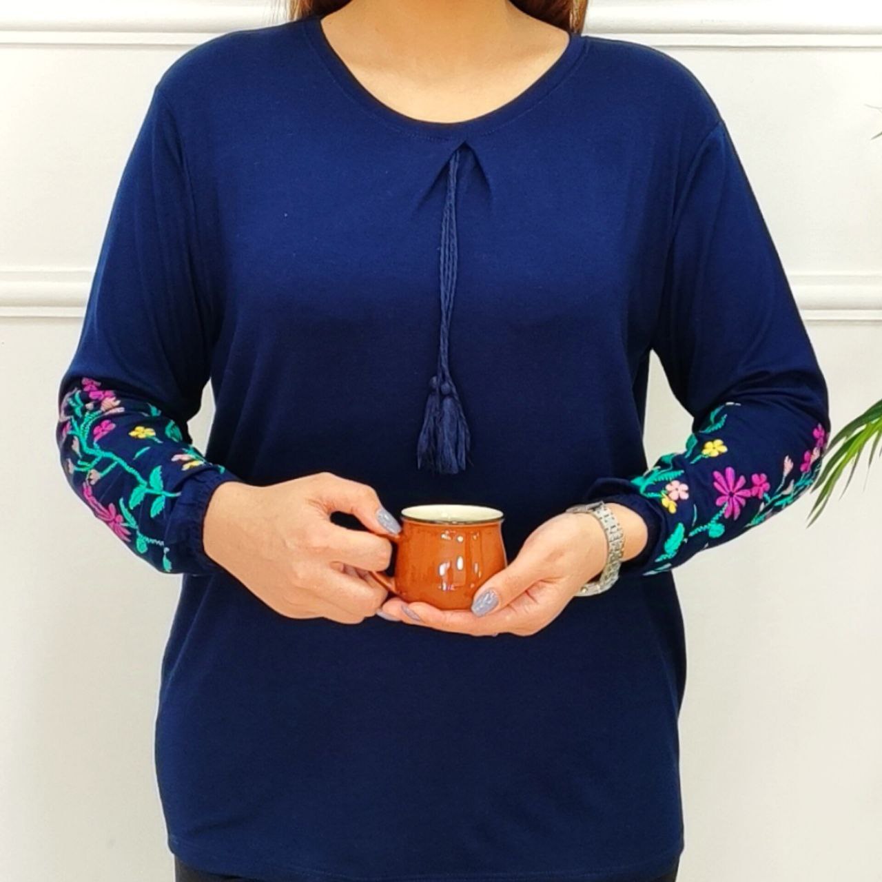 بلوز زنانه مدل منگوله دار آستین بلند طرح برجسته