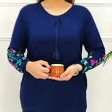 بلوز زنانه مدل منگوله دار آستین بلند طرح برجسته