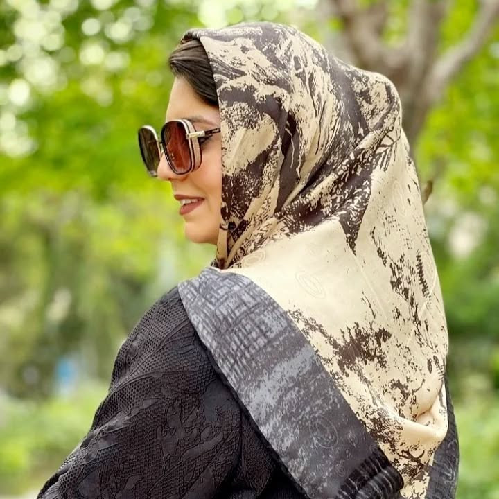 روسری زنانه نخ وارداتی درجه یک دور دست دوز عرض ۱۲۰