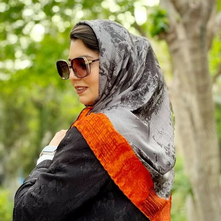 روسری زنانه نخ وارداتی درجه یک دور دست دوز عرض ۱۲۰