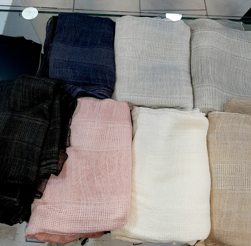 رنگبندی طوسی سفید صورتی