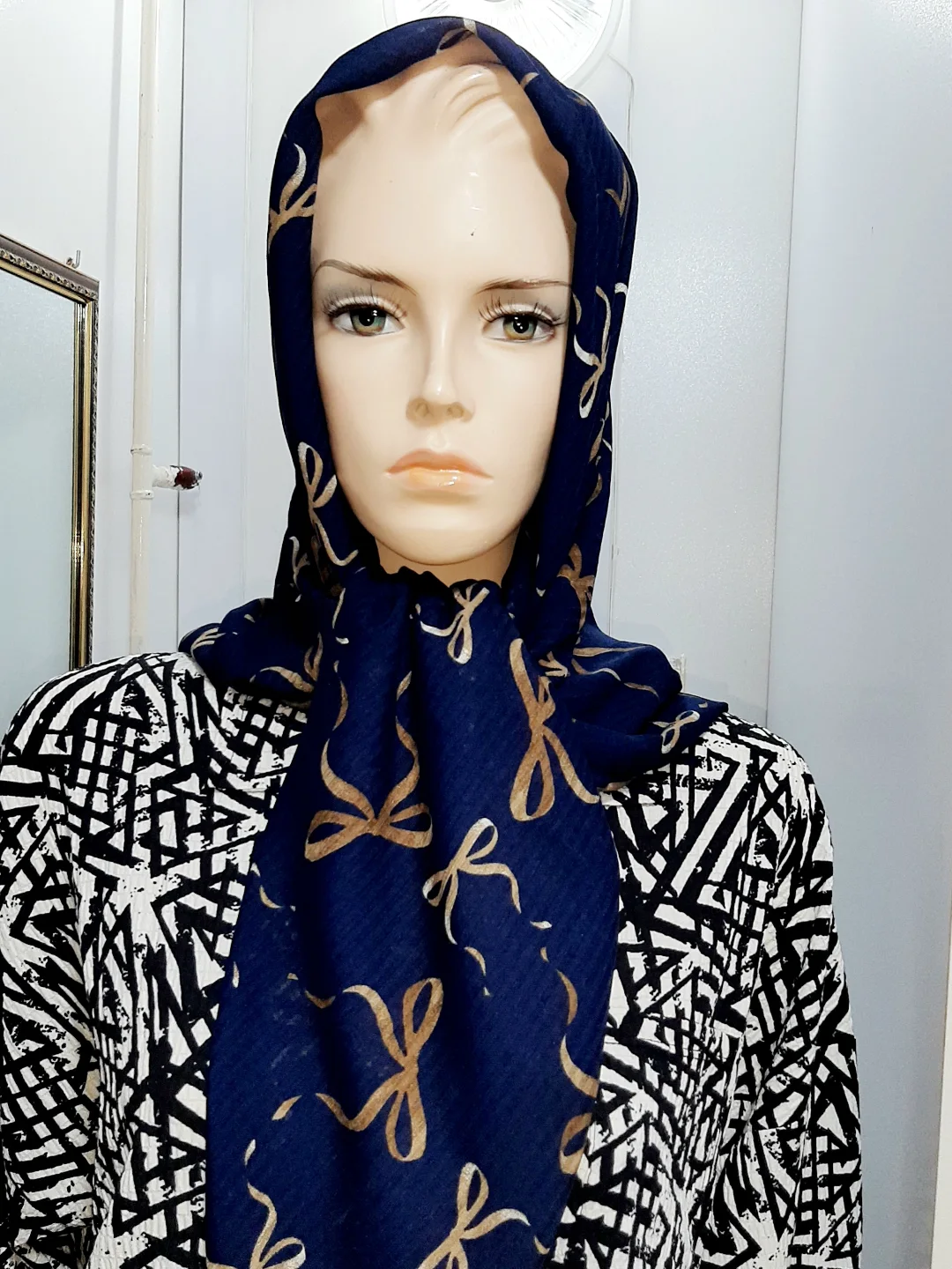 روسری زنانه نخ دور دست دوز عرض ۱۲۰ طرح پاپیون