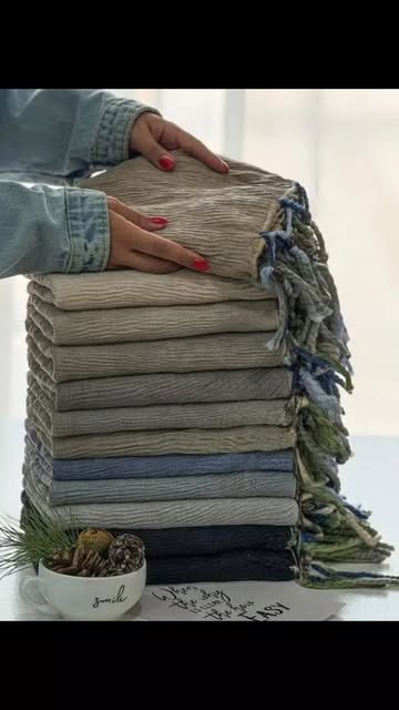 شال دخترانه  پاییزه وارداتی ریشه بافت و مهره دار جذاب عرض ۷۵ و طول ۲۰۰