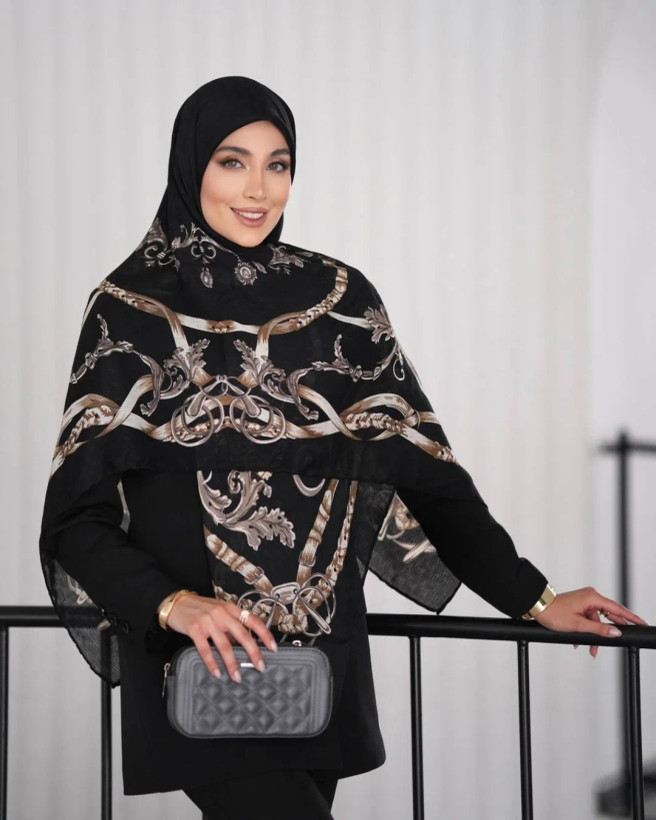 روسری زنانه نخی گارزا ژاکارد عرض ۱۴۰ دور دست دوز مشکی کرم هشت طرح متفاوت