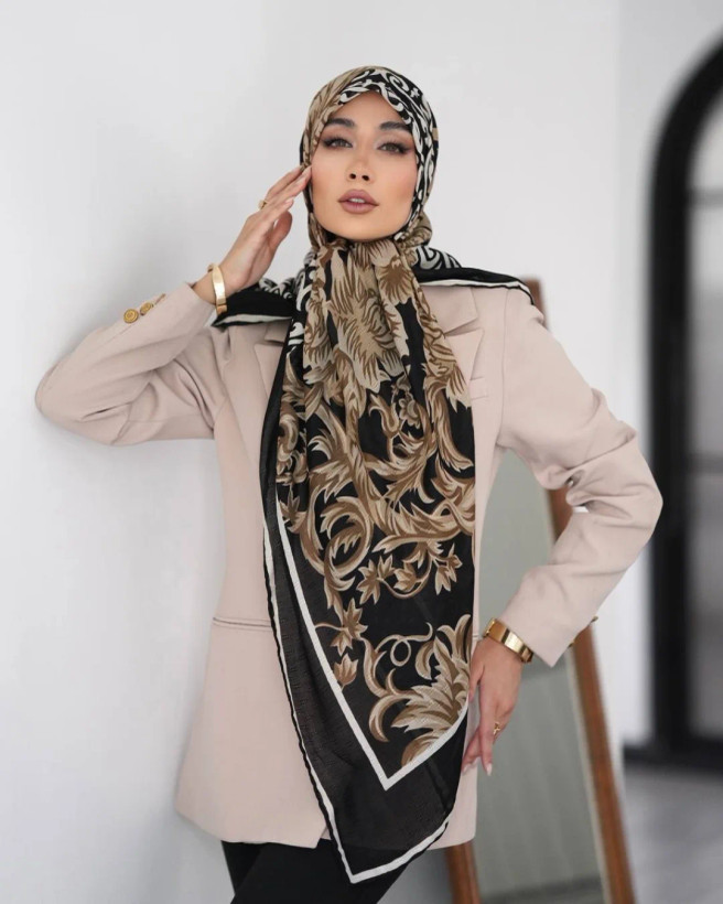 روسری زنانه نخی گارزا ژاکارد عرض ۱۴۰ دور دست دوز مشکی کرم هشت طرح متفاوت